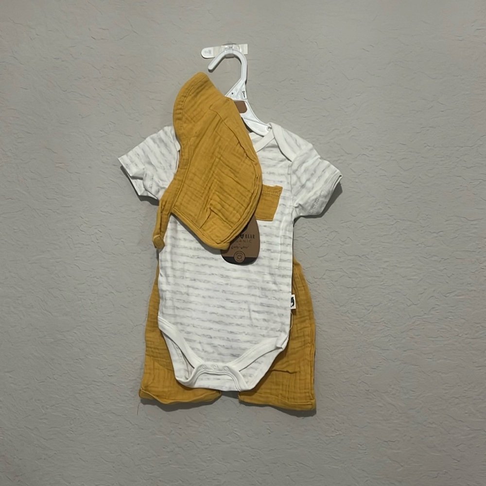 Onsie with short and and bonnet 6-9mo